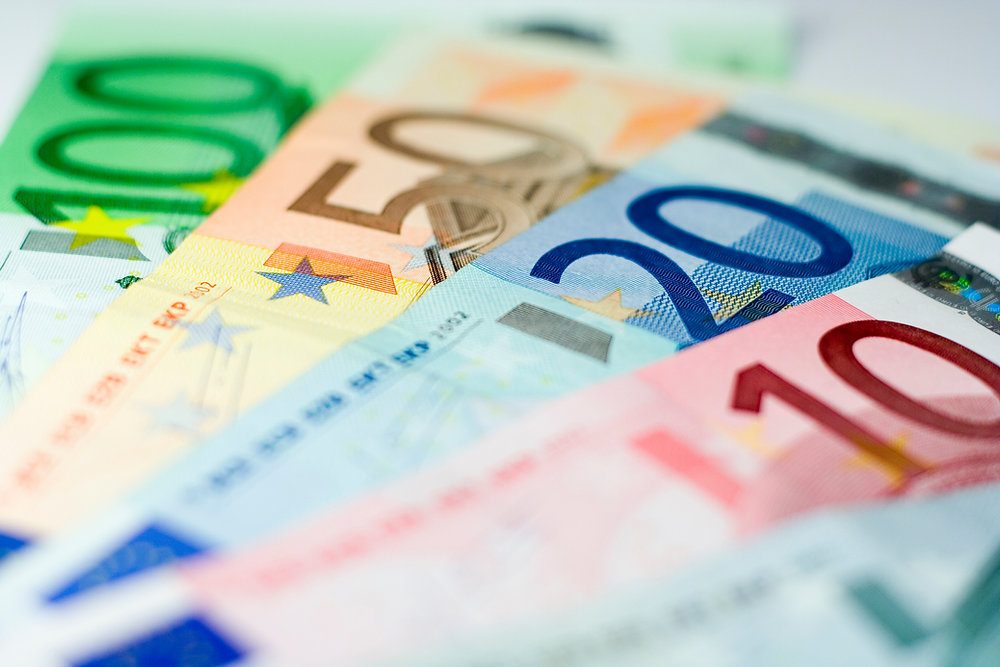 Understanding the limits for depositing money in the bank: What the law says